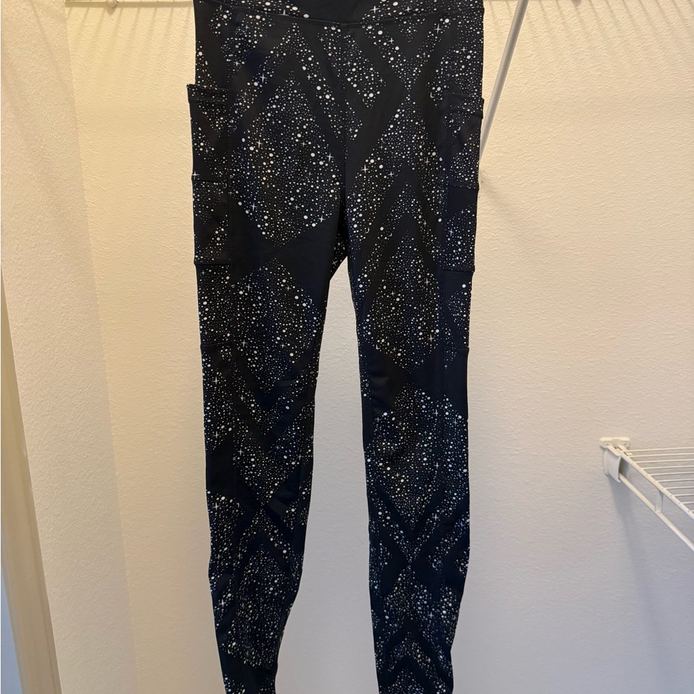 POP Fit Starry Black and White Leggings